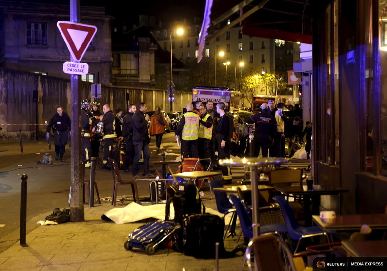 A general view of the scene that shows rescue services near the covered bodies outside a restaurant following a shooting incident in Paris, France, November 13, 2015. REUTERS/Philippe Wojazer