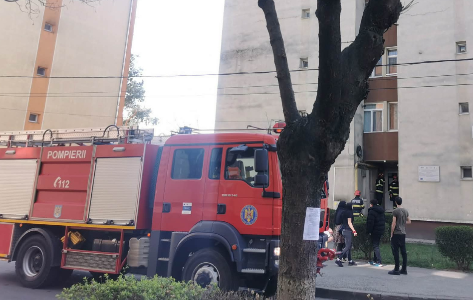 ALERTĂ MAJORĂ ÎN MICRO 16: Locatarii evacuați din cauza unui miros puternic de gaz