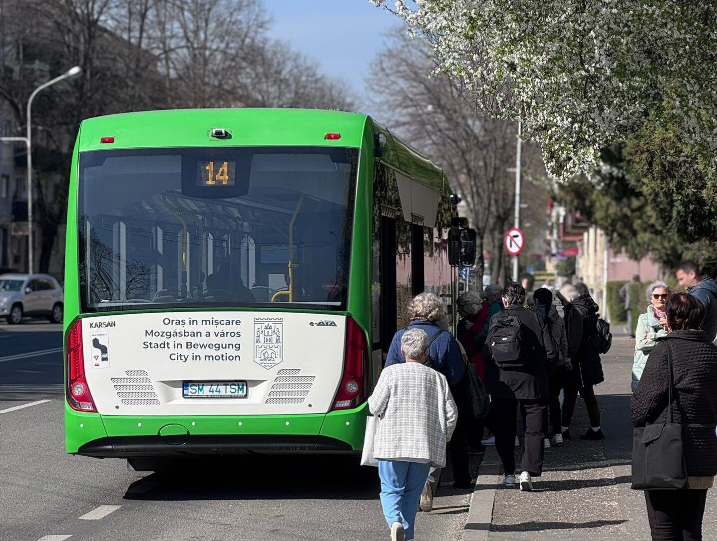 Avertisment pentru călători: autobuzele nu opresc dacă nu semnalizați intenția de urcare