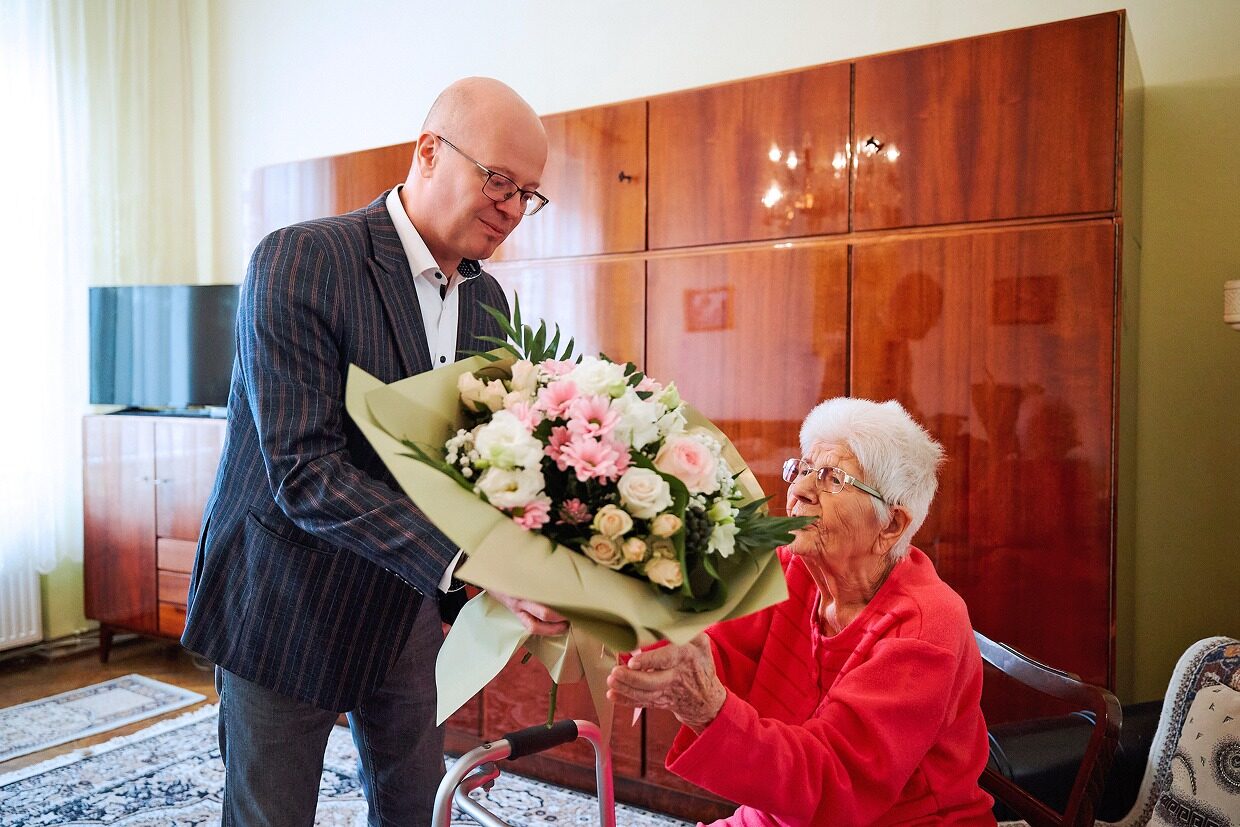 image-1774525988-bd4fe580