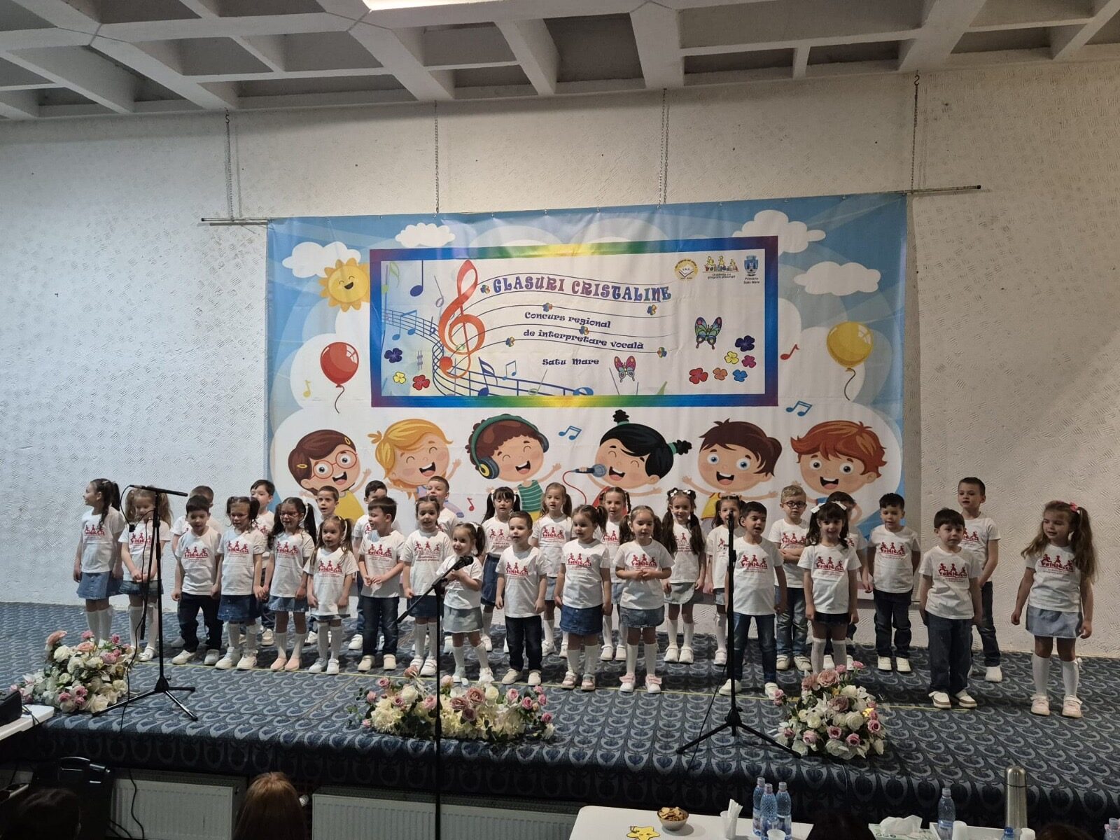 FOTO. Peste 250 de copii au strălucit la ediția a X-a a concursului „Glasuri cristaline”