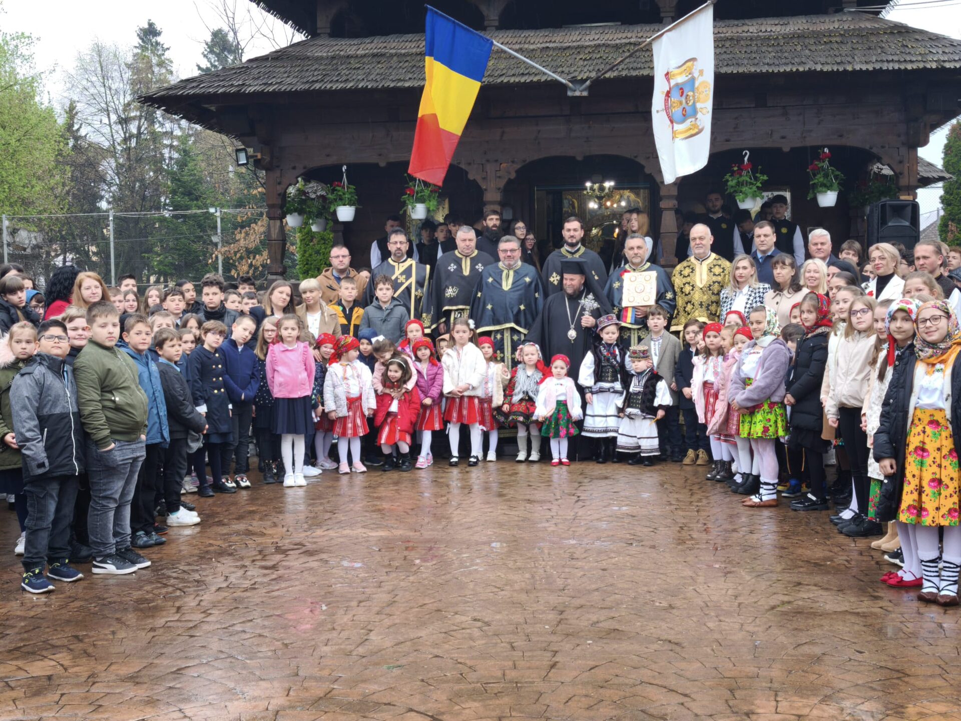CREDINȚĂ PS Timotei Sătmăreanul a oficiat Sfânta Liturghie la Liceul Teologic Ortodox „Nicolae Steinhardt”