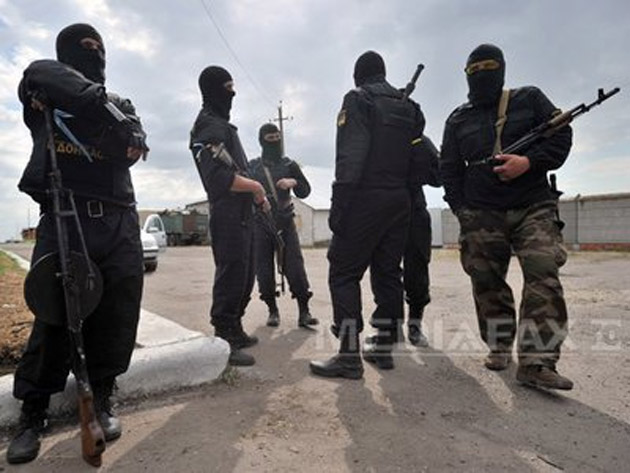 CRIZA DIN UCRAINA: Atac al separatiştilor proruşi asupra aeroportului din Doneţk