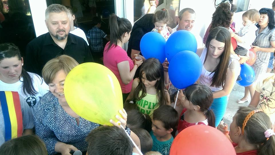 Ziua COPILULUI, sărbătorită în TUR. Copiii s-au DISTRAT cu Mister Nicu și au primit DARURI