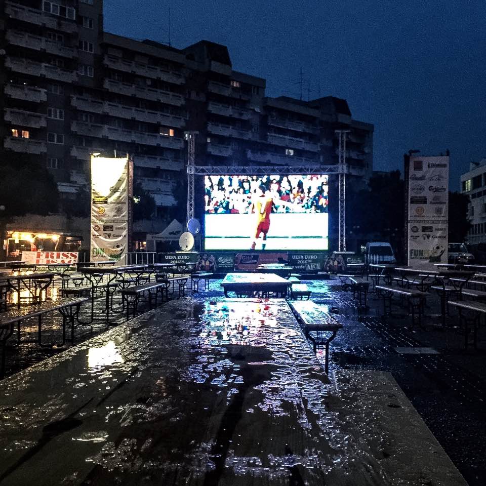 Singuri in ploaie - Bursa